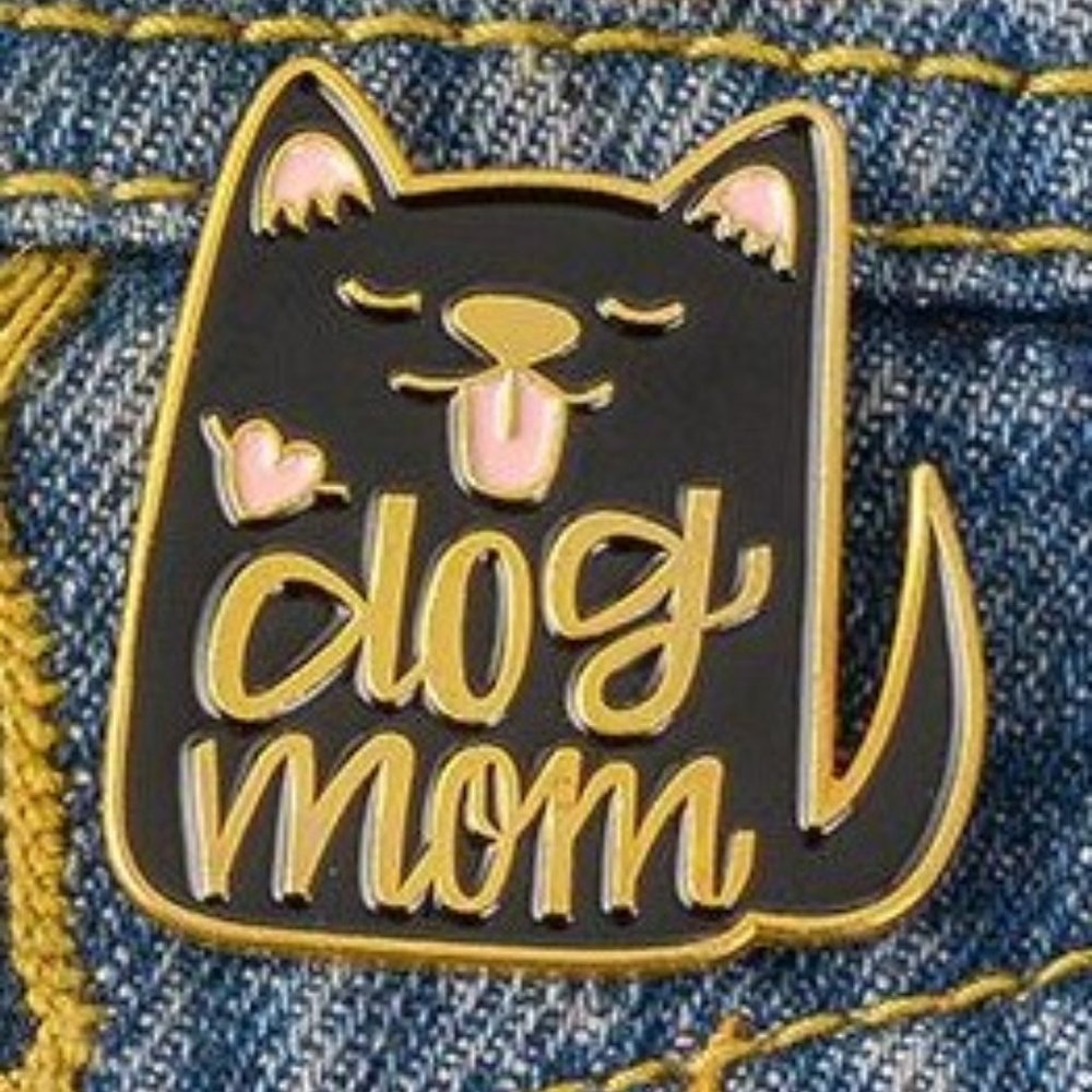 Dog Mom Pin - black
